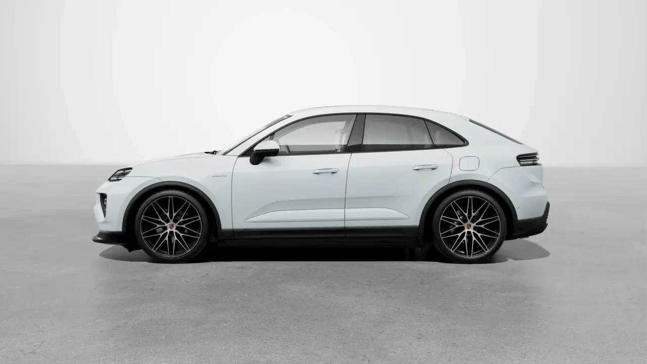 2026 Porsche Macan - Image 16 of 30