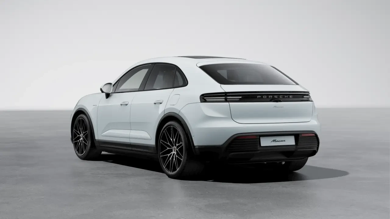 2026 Porsche Macan - Image 24 of 30