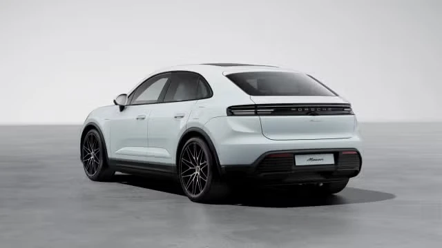 2026 Porsche Macan - Image 18 of 30
