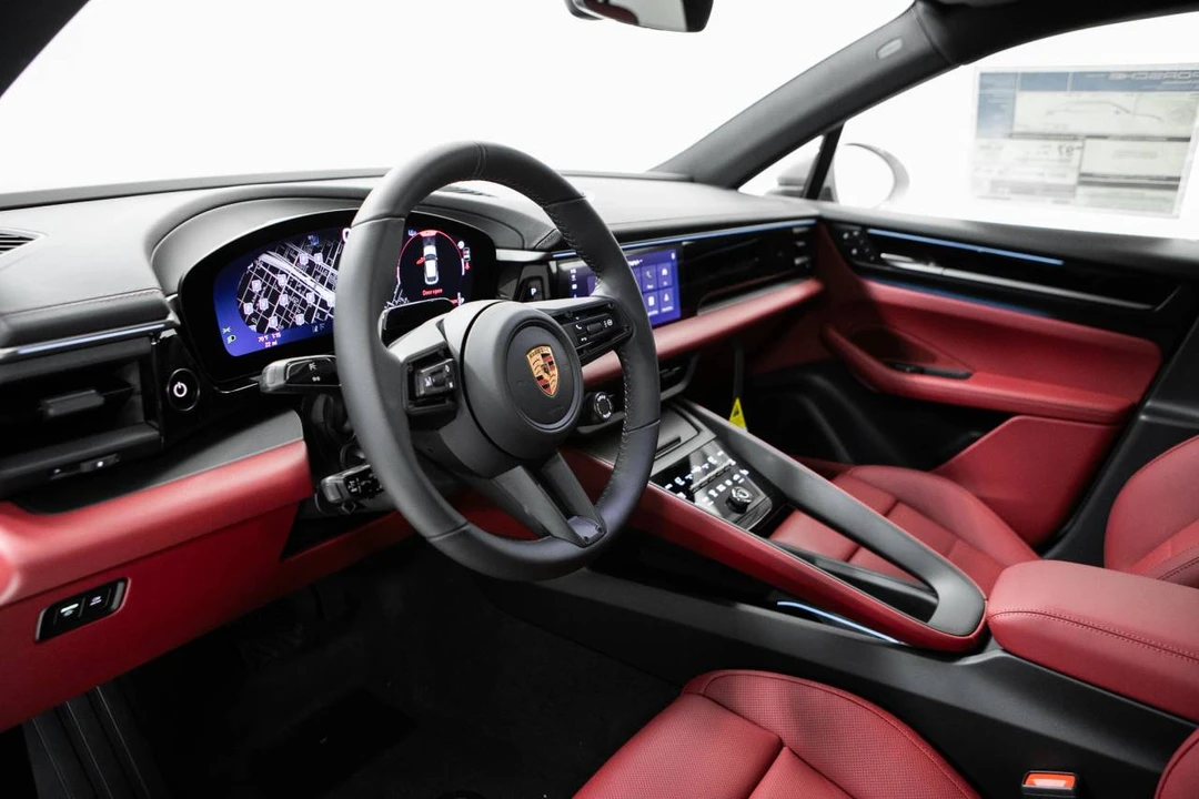 2026 Porsche Macan Electric - Image 4 of 5