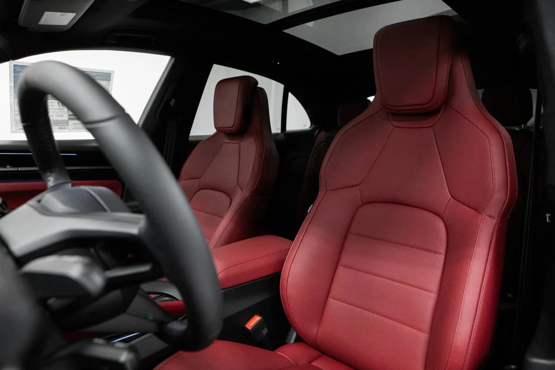 2026 Porsche Macan Electric - Image 5 of 5