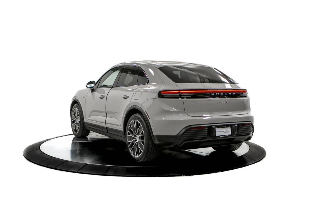 2026 Porsche Macan Electric - Image 3 of 5