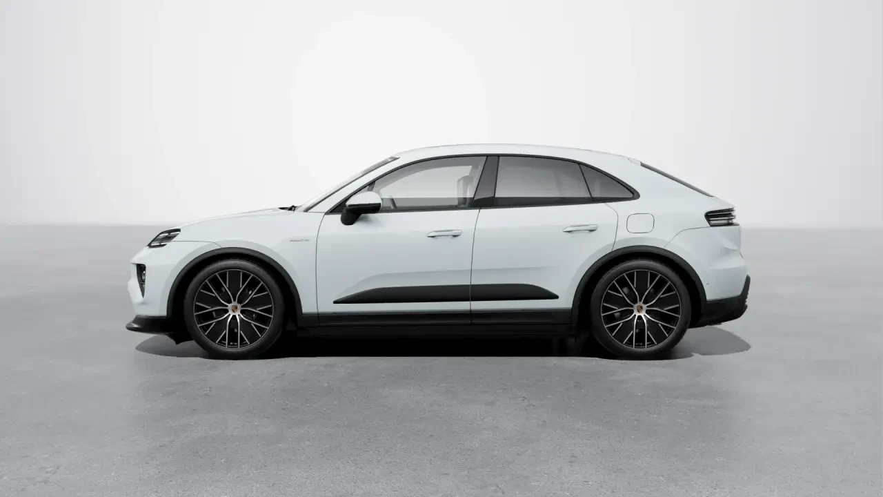 2026 Porsche Macan - Image 16 of 31