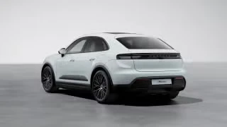 2026 Porsche Macan - Image 17 of 31