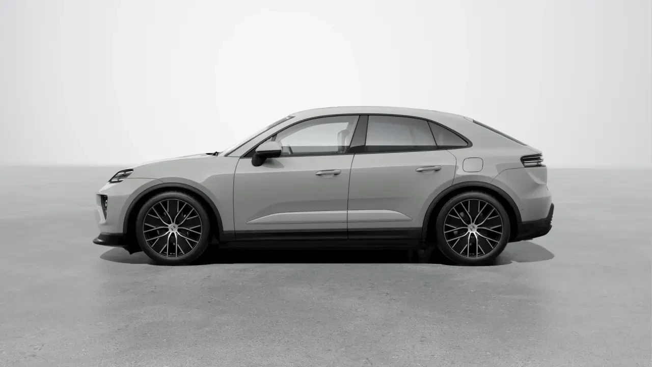 2026 Porsche Macan Electric - Image 16 of 30