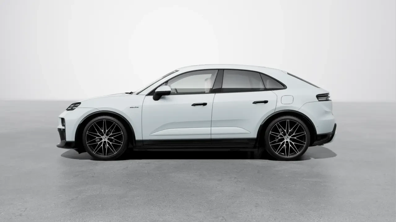 2026 Porsche Macan Electric - Image 16 of 30