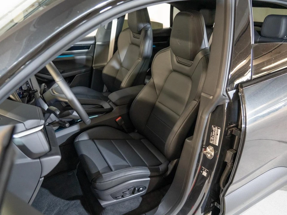2026 Porsche Macan Electric - Image 5 of 30