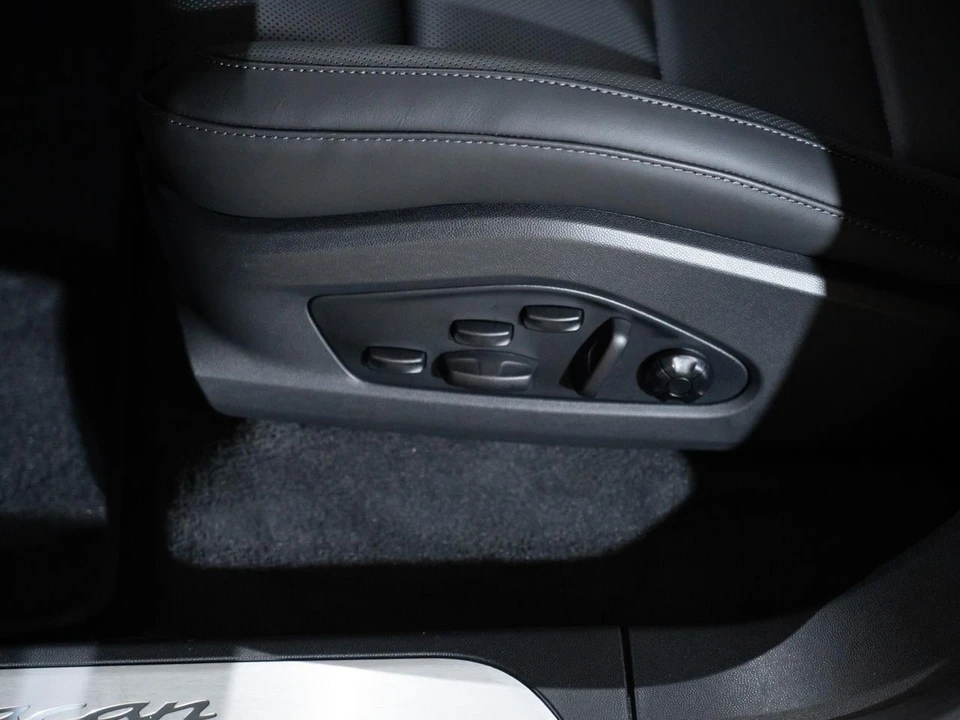 2026 Porsche Macan Electric - Image 13 of 30