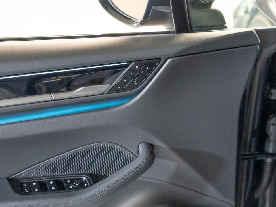 2026 Porsche Macan Electric - Image 17 of 30