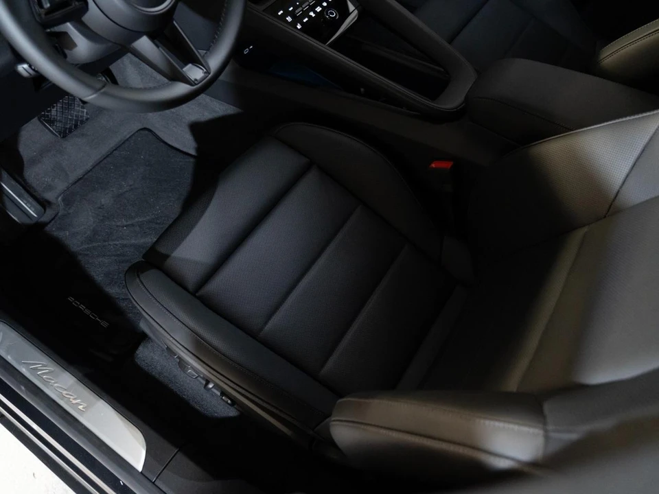 2026 Porsche Macan Electric - Image 14 of 30