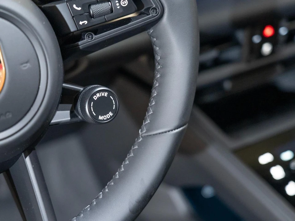 2026 Porsche Macan Electric - Image 24 of 30