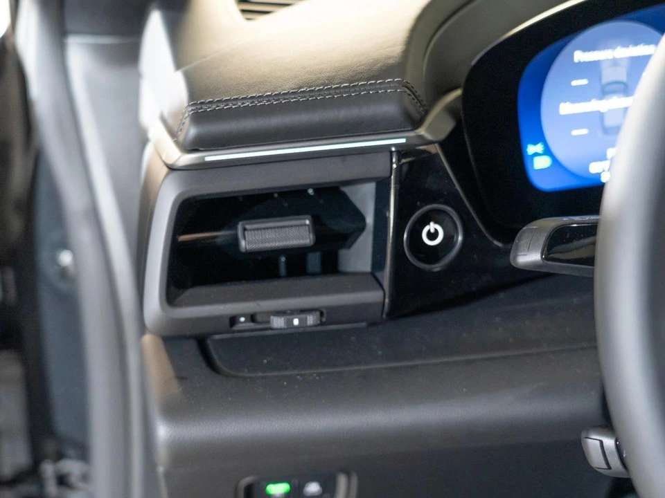 2026 Porsche Macan Electric - Image 25 of 30