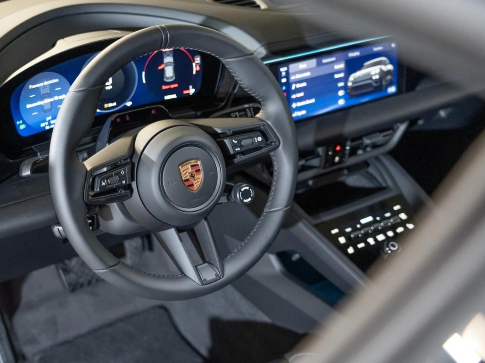 2026 Porsche Macan Electric - Image 15 of 30