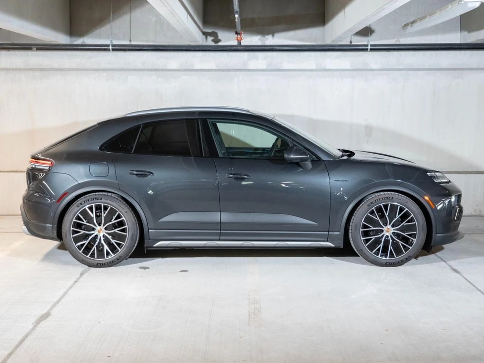 2026 Porsche Macan Electric - Image 8 of 30