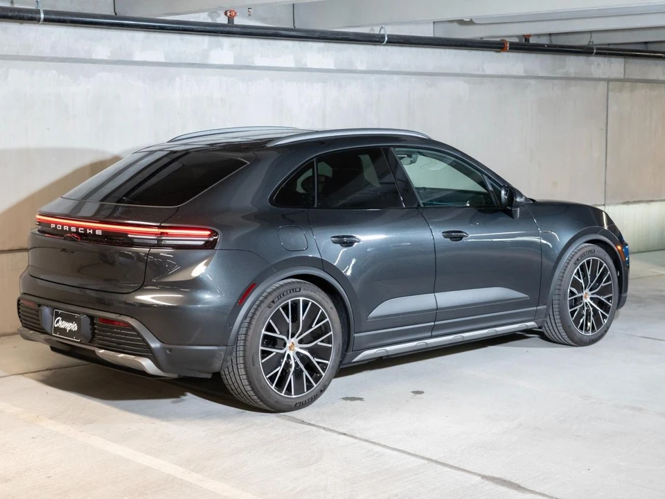 2026 Porsche Macan Electric - Image 9 of 30
