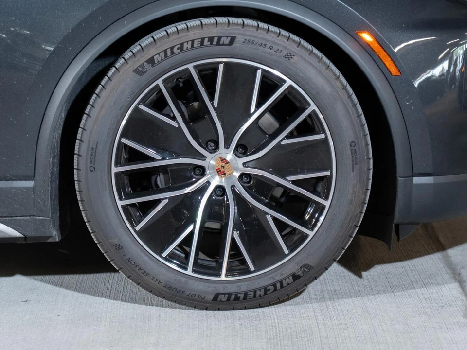 2026 Porsche Macan Electric - Image 11 of 30