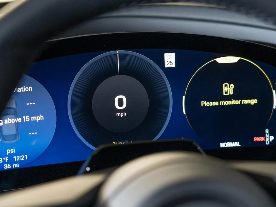 2026 Porsche Macan Electric - Image 19 of 30