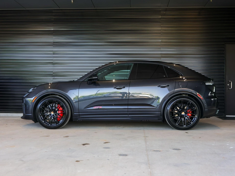 2026 Porsche Macan Electric - Image 2 of 31