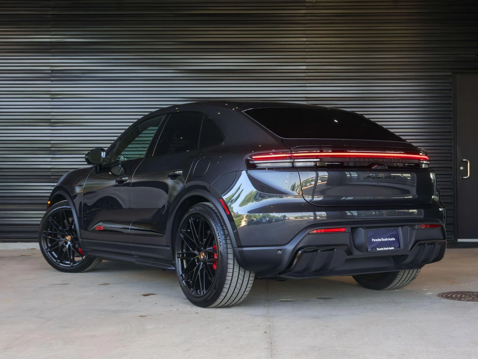 2026 Porsche Macan Electric - Image 3 of 31