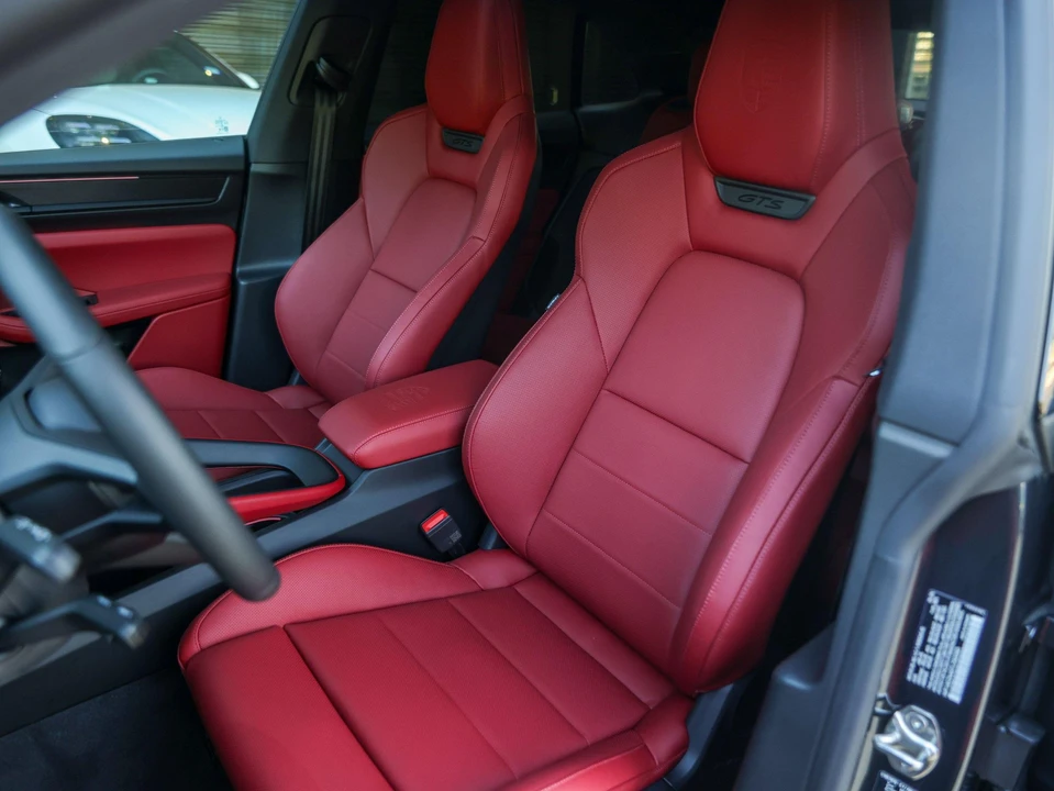 2026 Porsche Macan Electric - Image 5 of 31