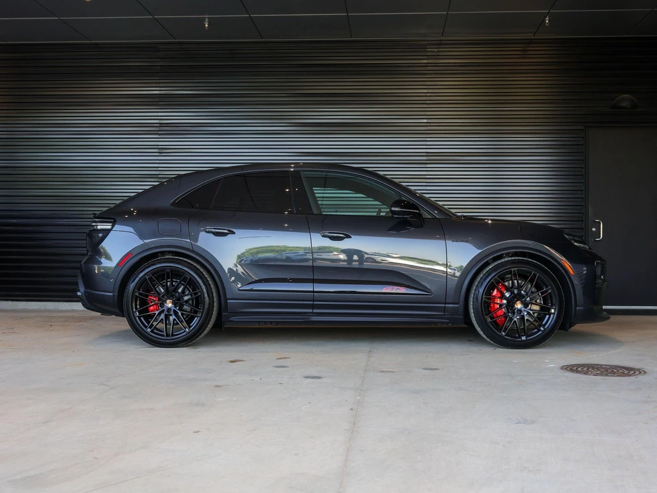 2026 Porsche Macan Electric - Image 8 of 31