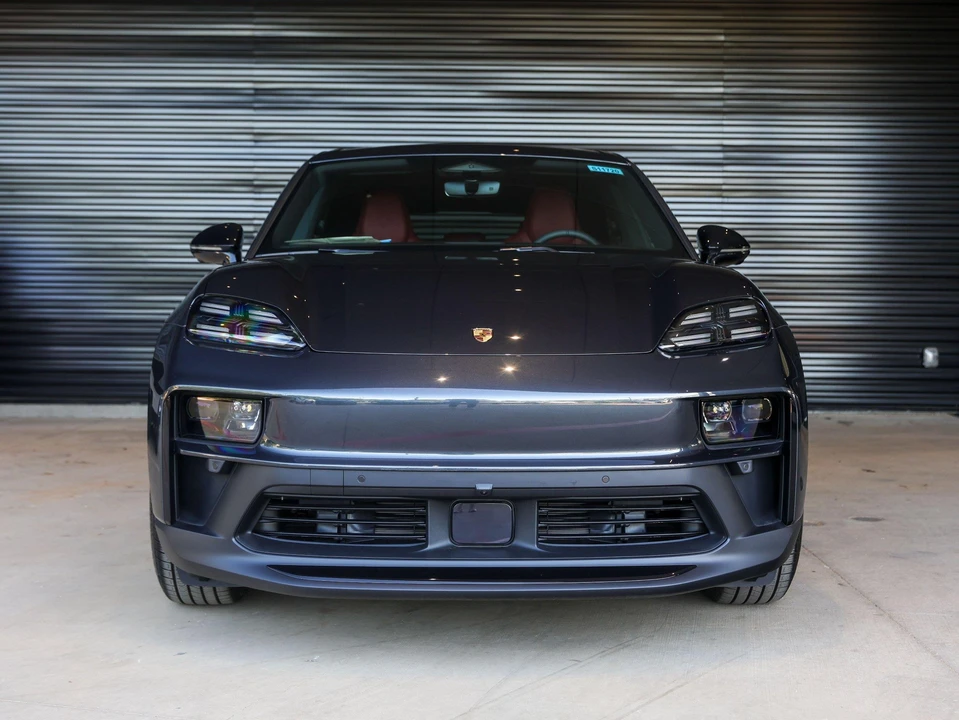 2026 Porsche Macan Electric - Image 10 of 31