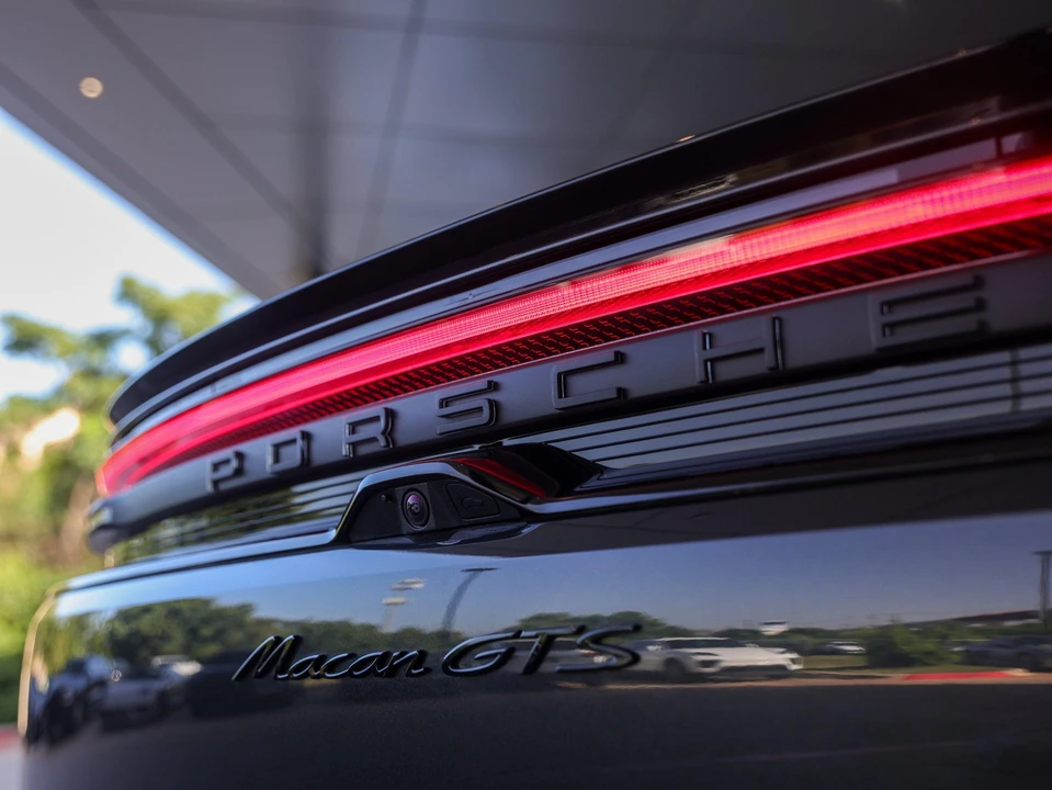 2026 Porsche Macan Electric - Image 14 of 31