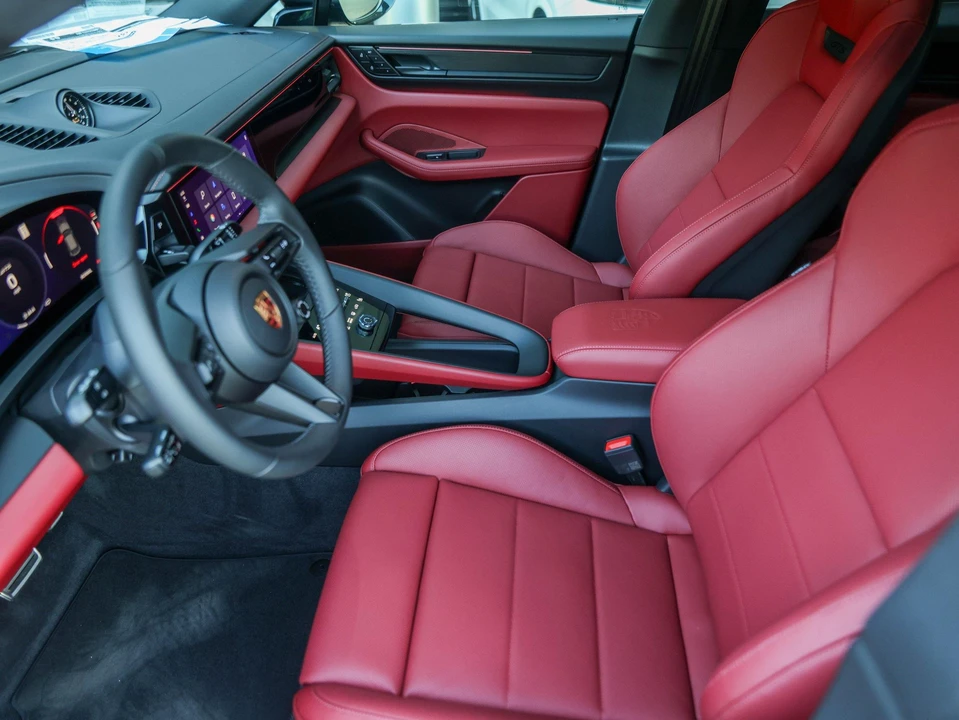2026 Porsche Macan Electric - Image 16 of 31