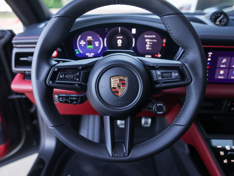 2026 Porsche Macan Electric - Image 18 of 31