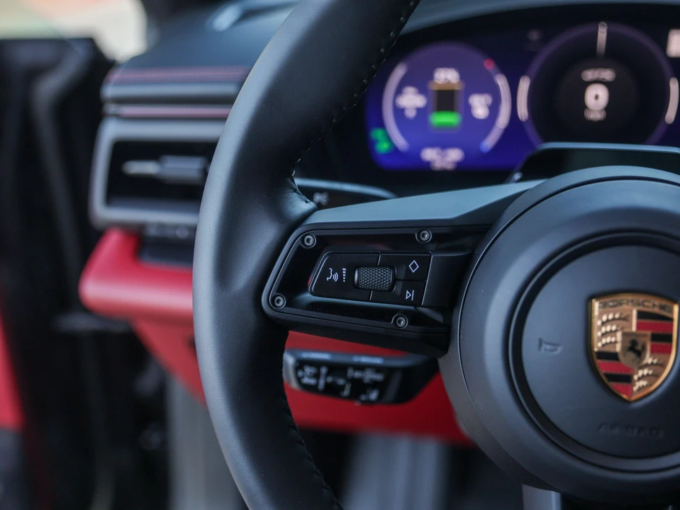 2026 Porsche Macan Electric - Image 20 of 31