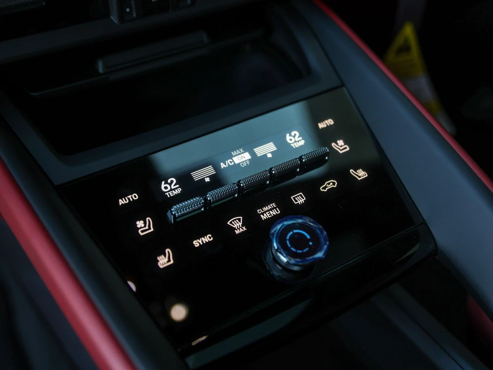 2026 Porsche Macan Electric - Image 24 of 31