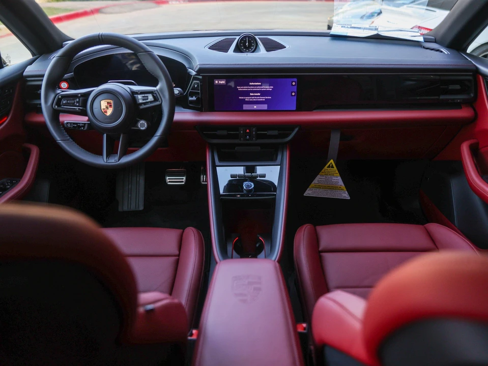 2026 Porsche Macan Electric - Image 30 of 31