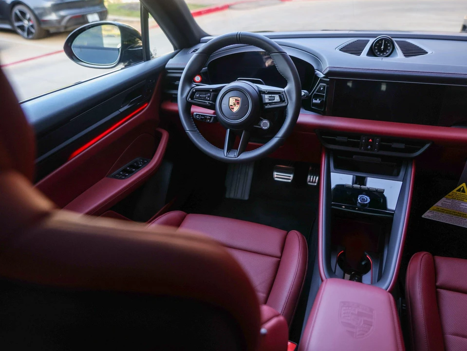 2026 Porsche Macan Electric - Image 31 of 31