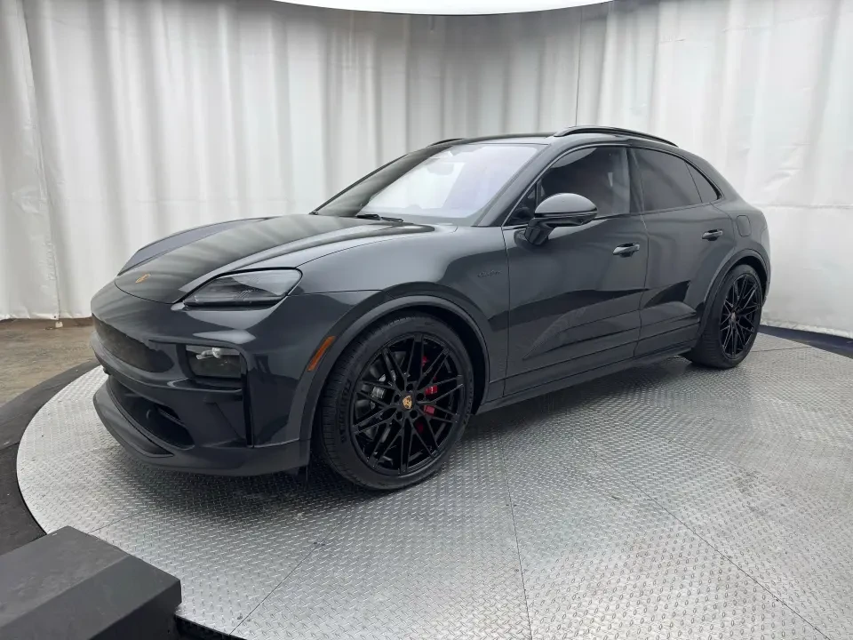 2026 Porsche Macan Electric - Image 8 of 12