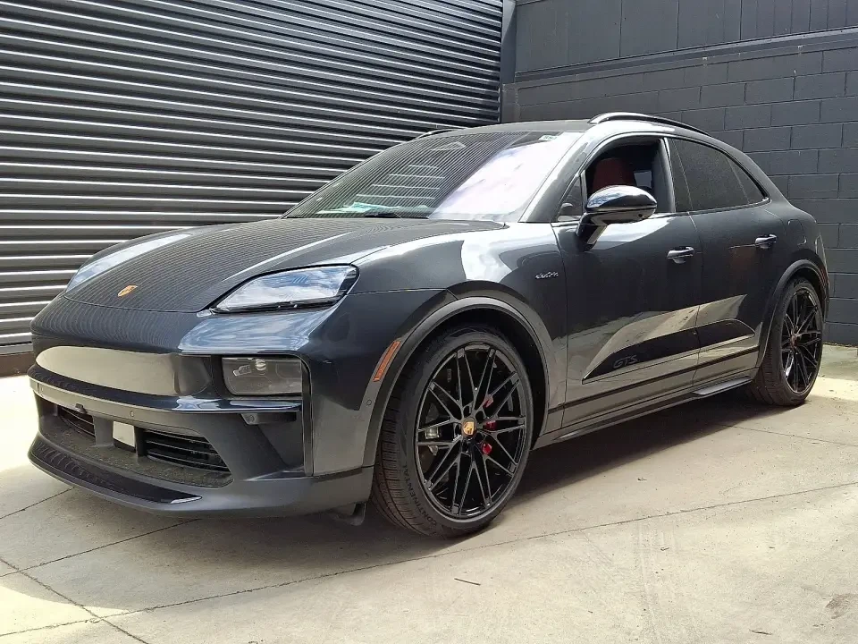 2026 Porsche Macan Electric - Image 11 of 12