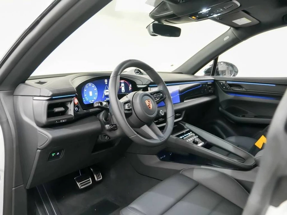 2026 Porsche Macan Electric - Image 4 of 5