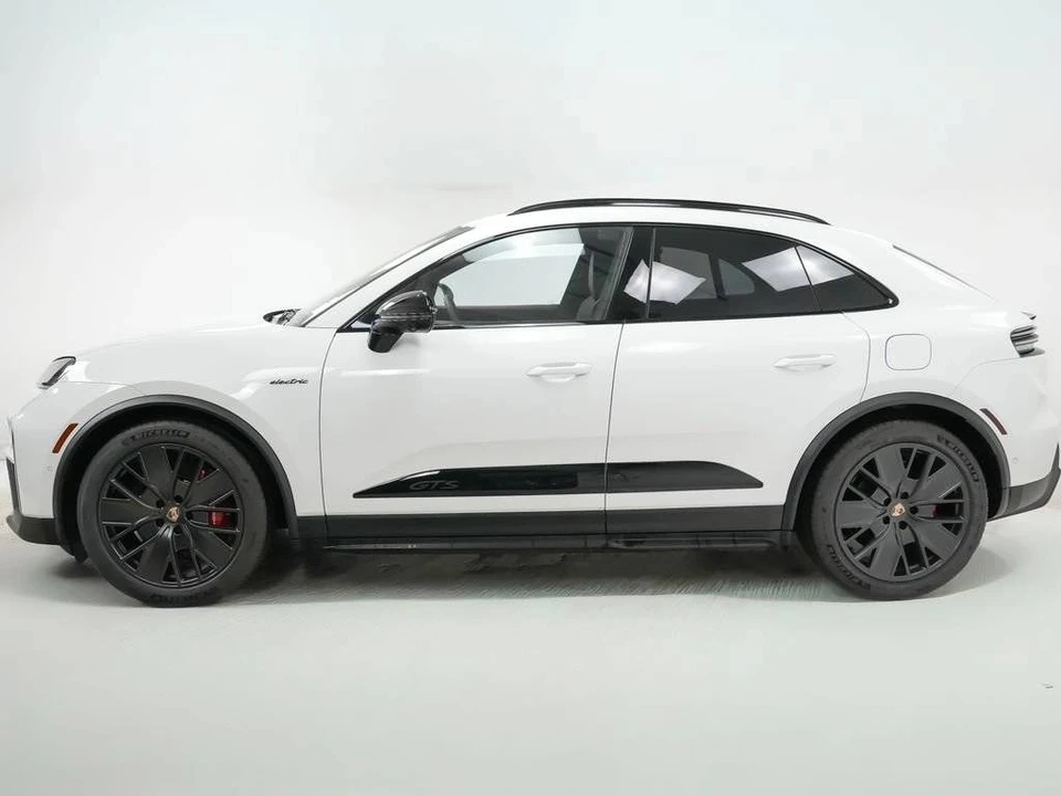 2026 Porsche Macan Electric - Image 2 of 5