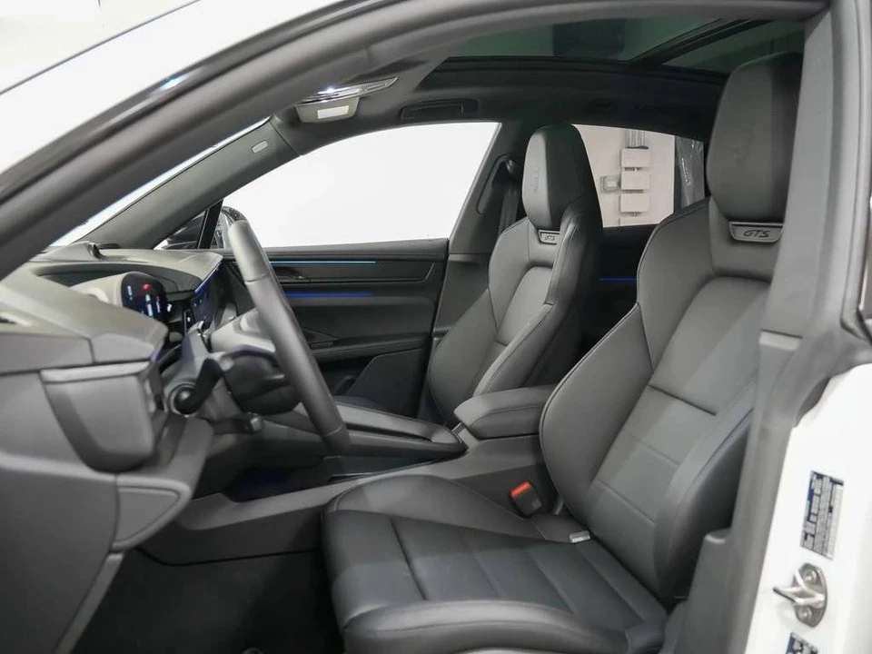 2026 Porsche Macan Electric - Image 5 of 5