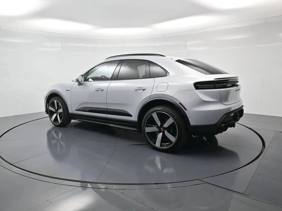 2026 Porsche Macan Electric - Image 3 of 4
