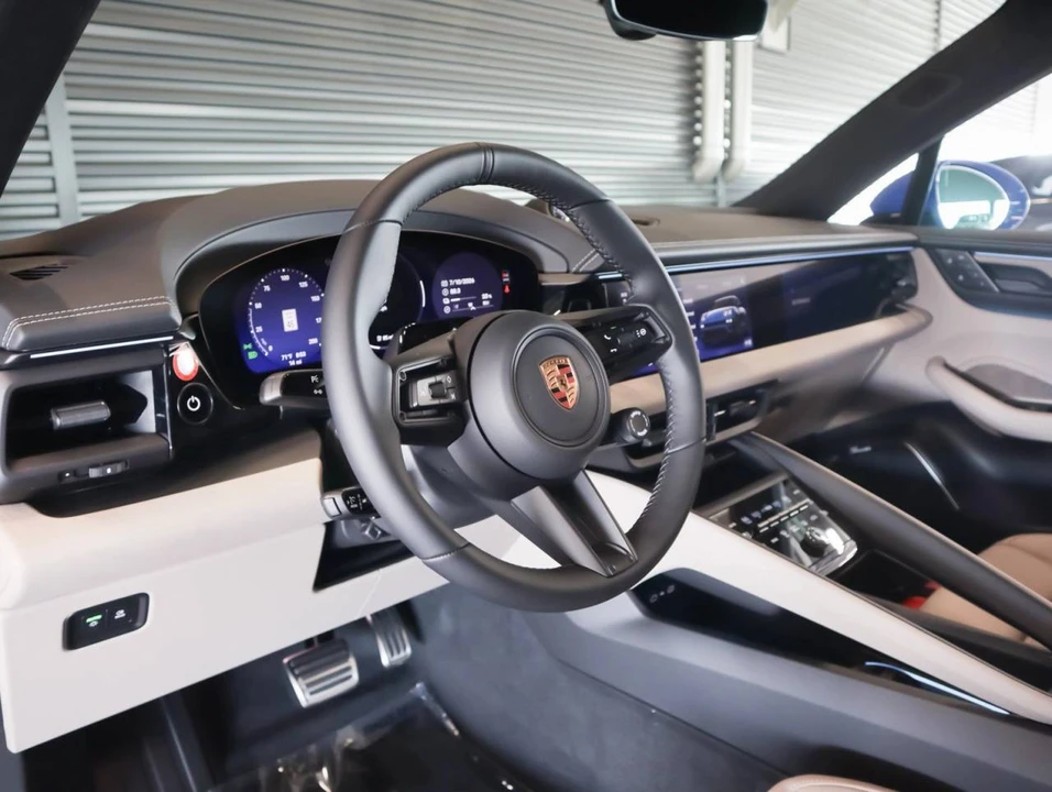 2026 Porsche Macan Electric - Image 4 of 5