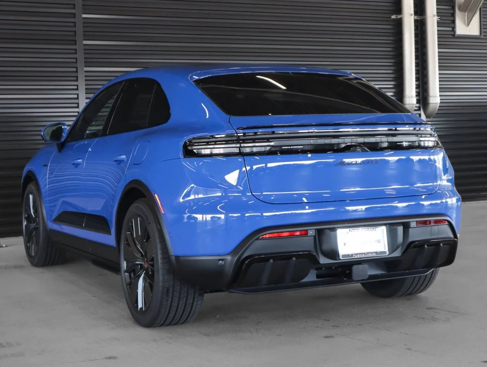 2026 Porsche Macan Electric - Image 3 of 5