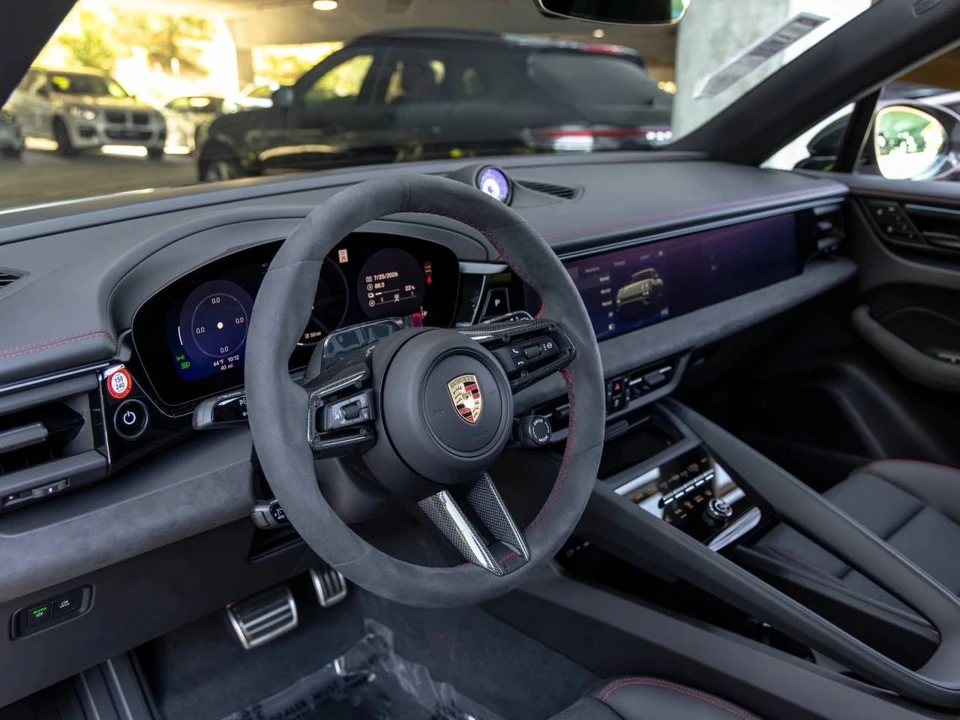 2026 Porsche Macan GTS - Image 4 of 5