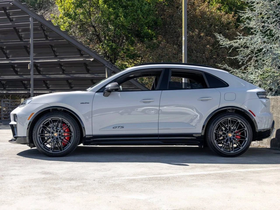 2026 Porsche Macan GTS - Image 2 of 5