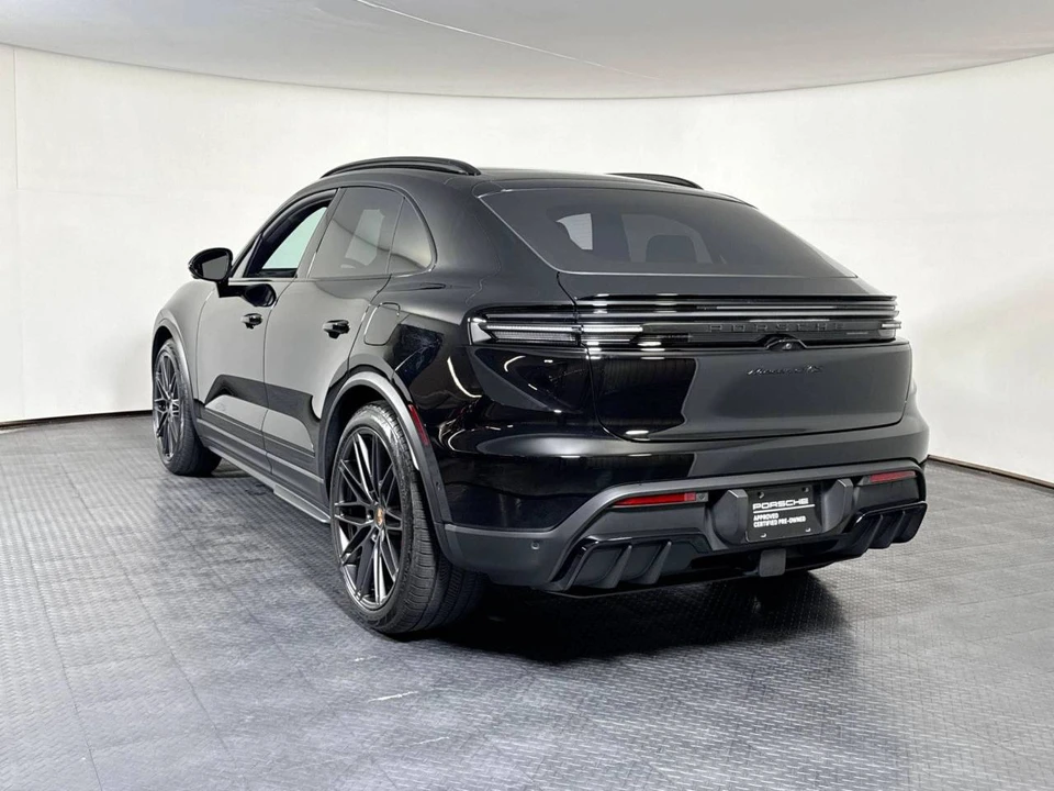 2026 Porsche Macan Electric - Image 3 of 4