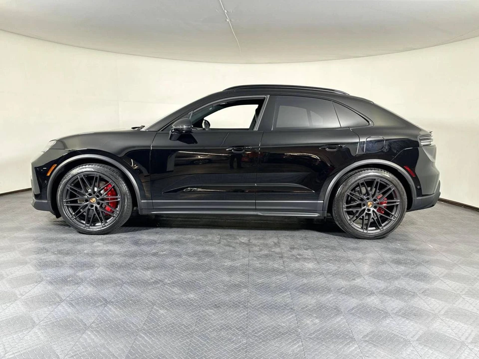 2026 Porsche Macan Electric - Image 2 of 4