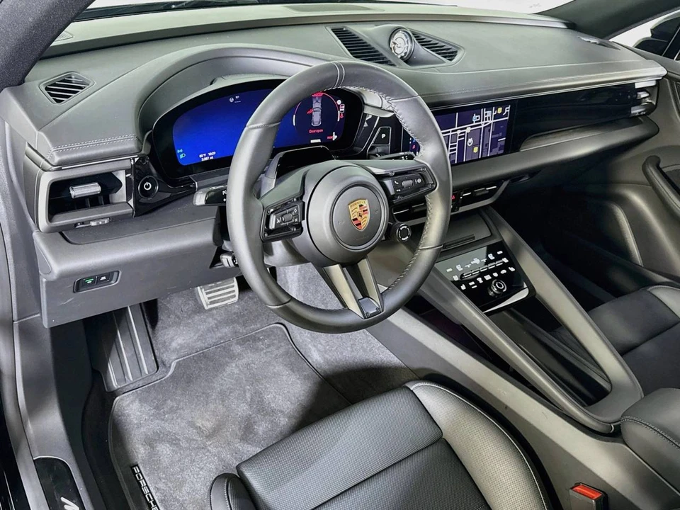 2026 Porsche Macan Electric - Image 4 of 4