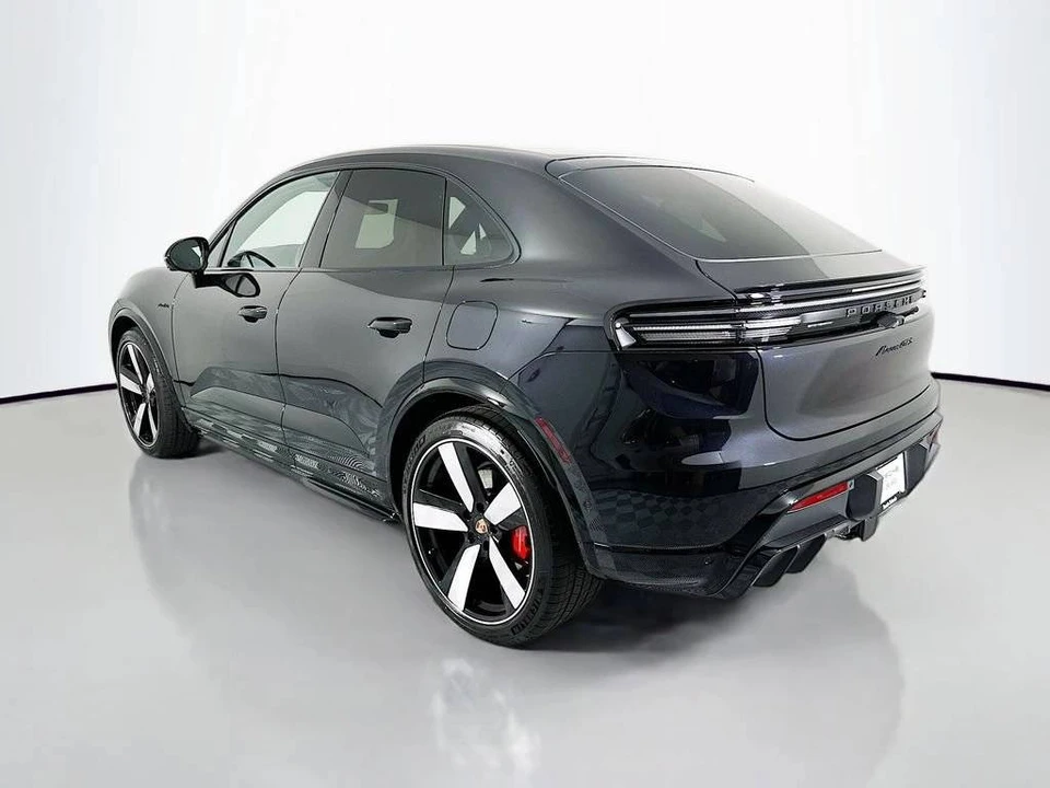2026 Porsche Macan Electric - Image 3 of 5