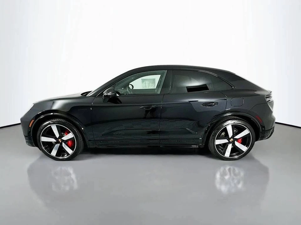 2026 Porsche Macan Electric - Image 2 of 5