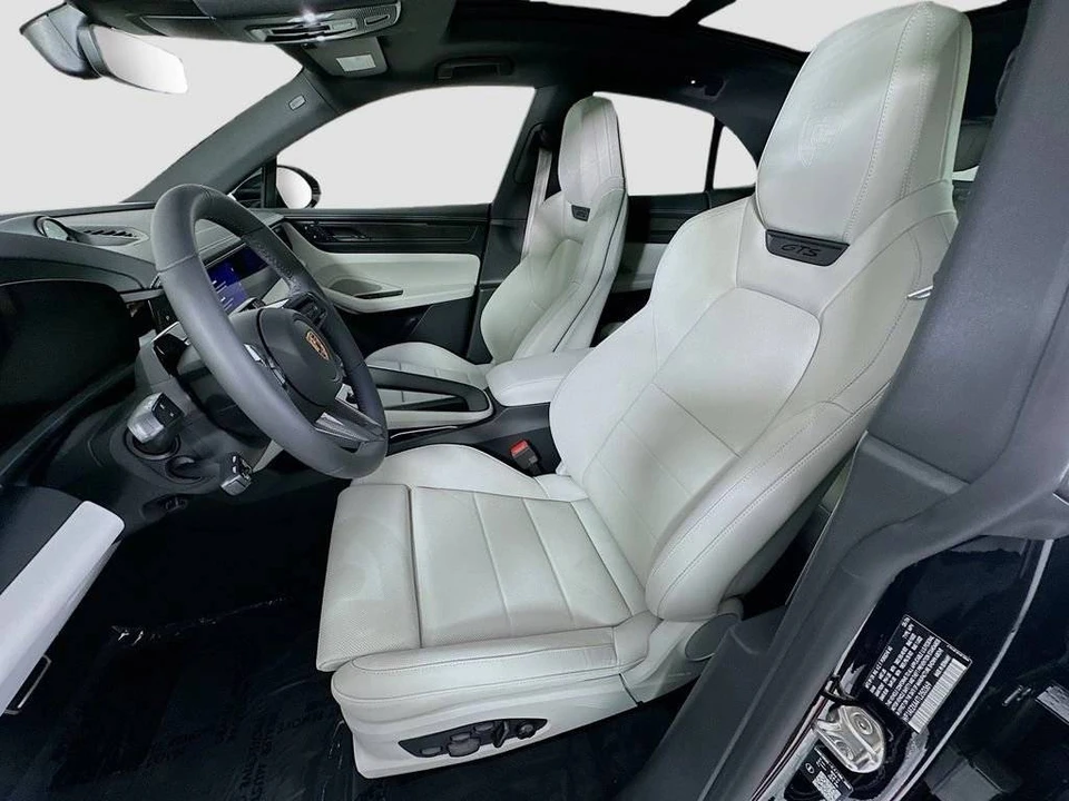 2026 Porsche Macan Electric - Image 5 of 5