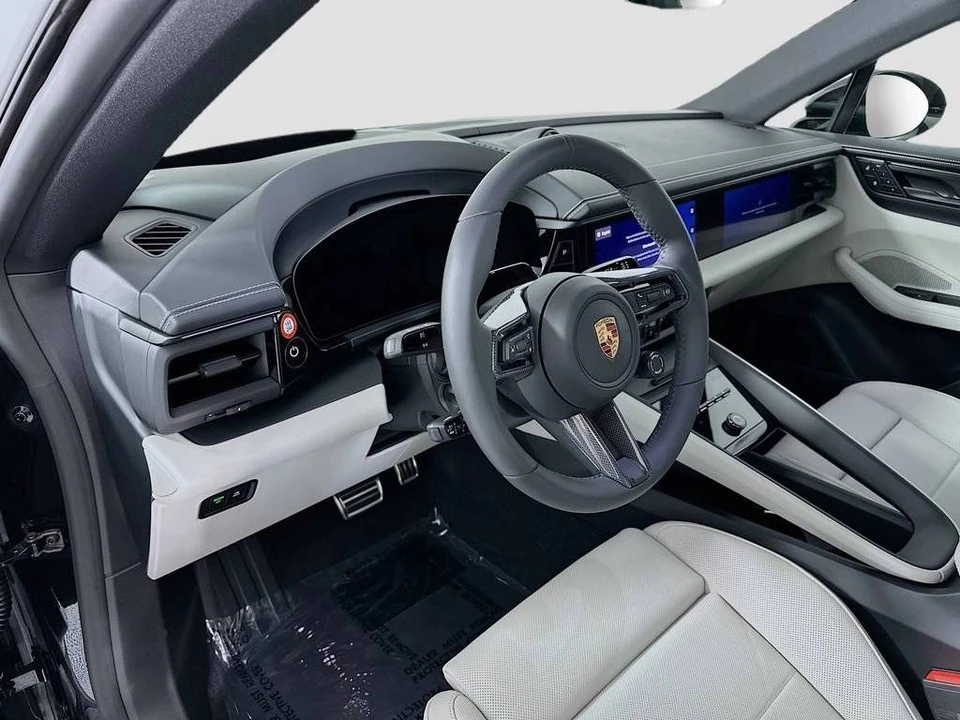 2026 Porsche Macan Electric - Image 4 of 5